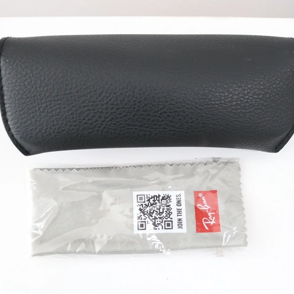 Ray-Ban sleek black